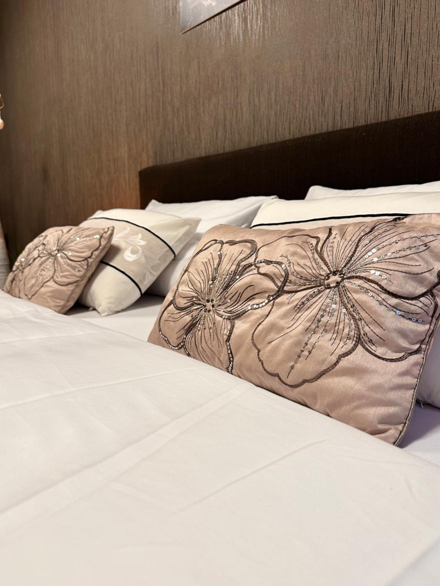 Apartman Leonardo - City Center Трнава Экстерьер фото