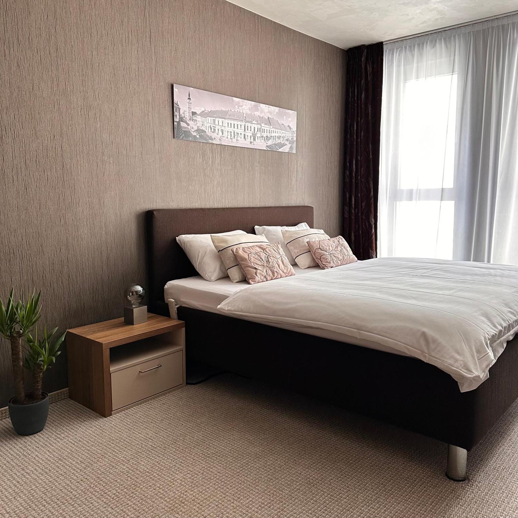 Apartman Leonardo - City Center Трнава Экстерьер фото