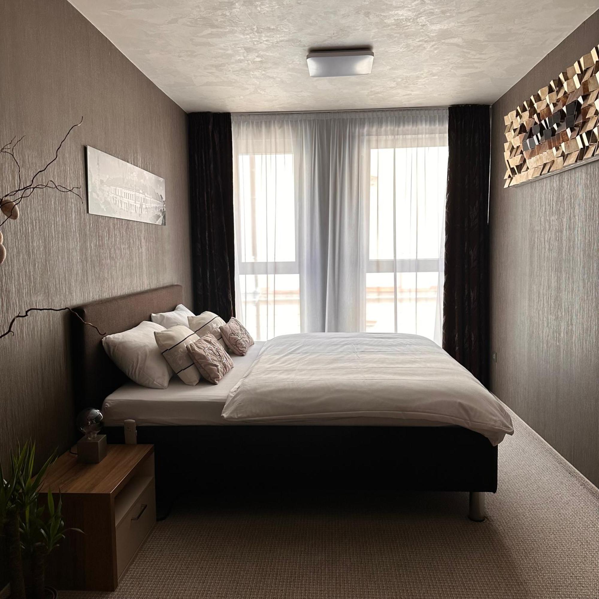 Apartman Leonardo - City Center Трнава Экстерьер фото