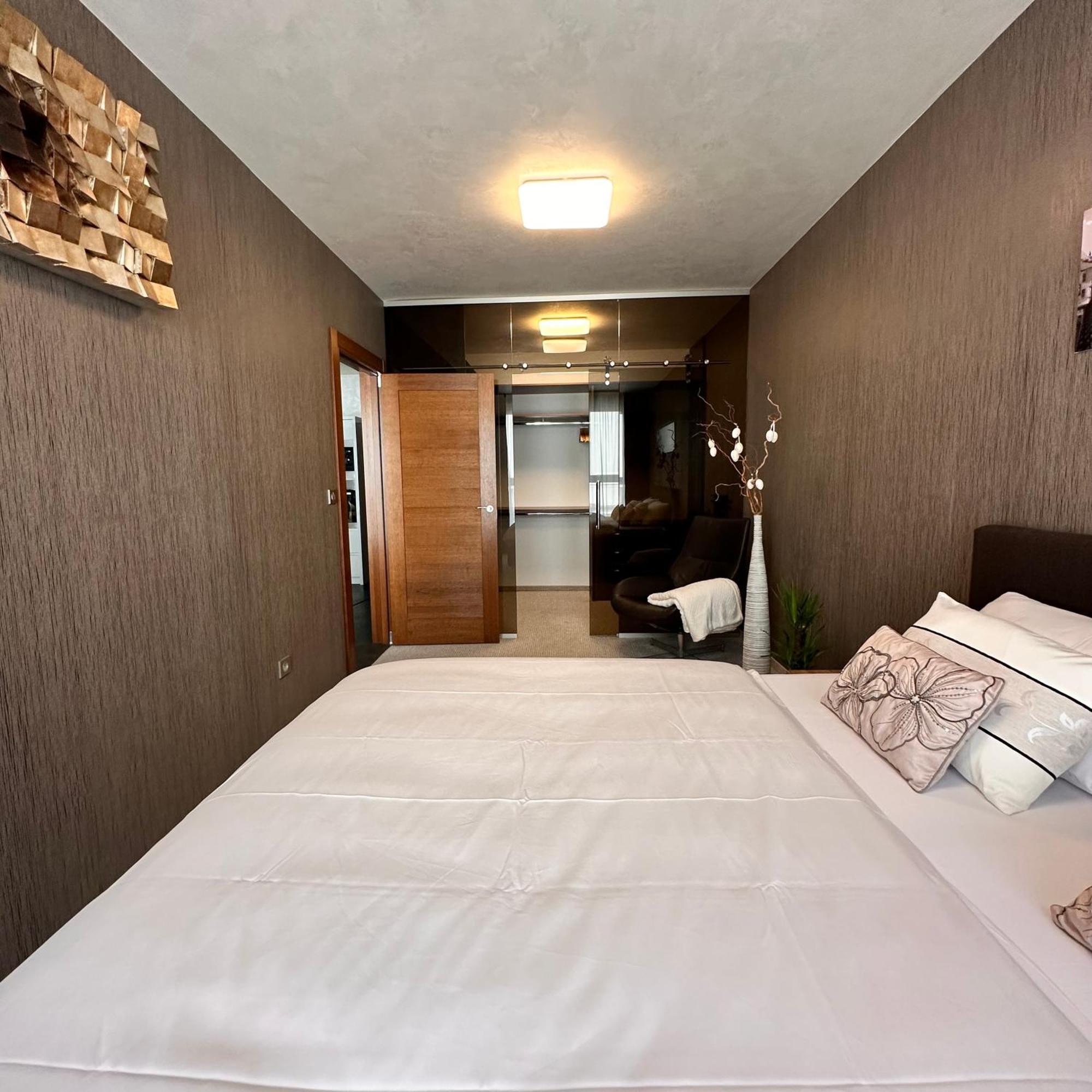 Apartman Leonardo - City Center Трнава Экстерьер фото