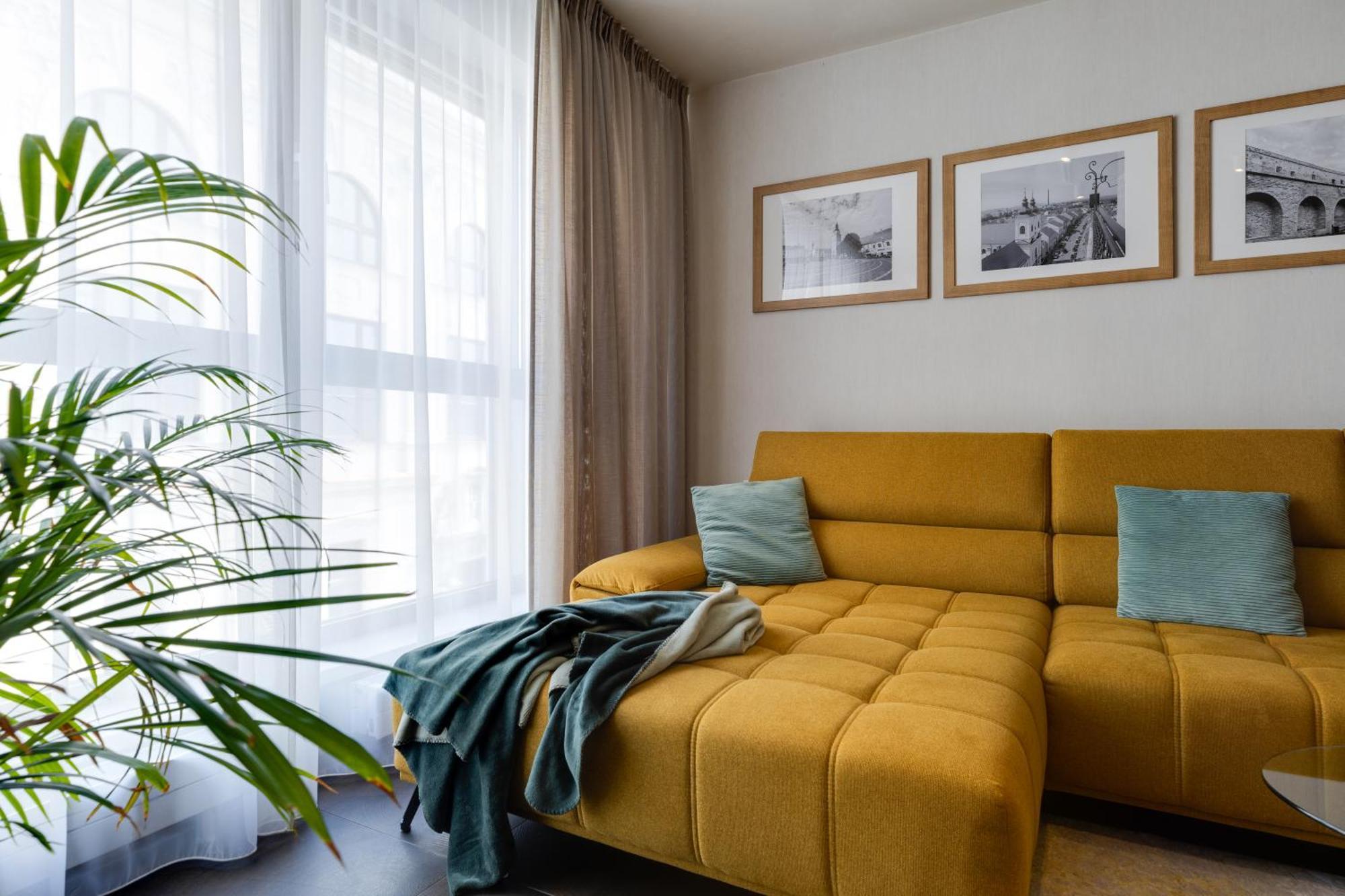 Apartman Leonardo - City Center Трнава Экстерьер фото