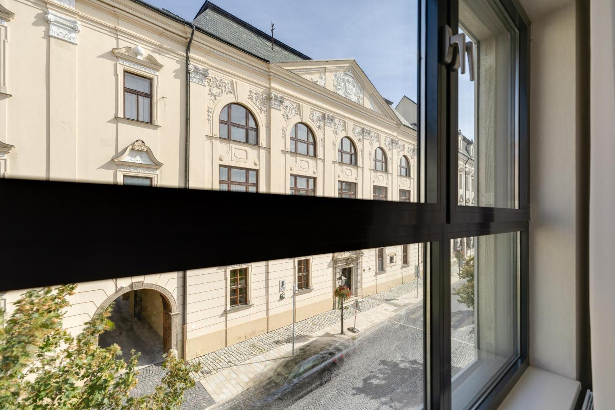 Apartman Leonardo - City Center Трнава Экстерьер фото
